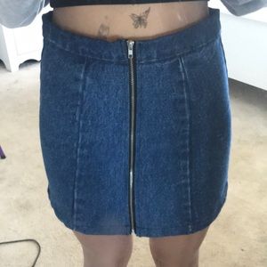 Zit up Brandy Melville skirt